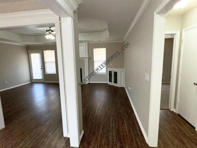 Building Photo - 241 W Pines Way
