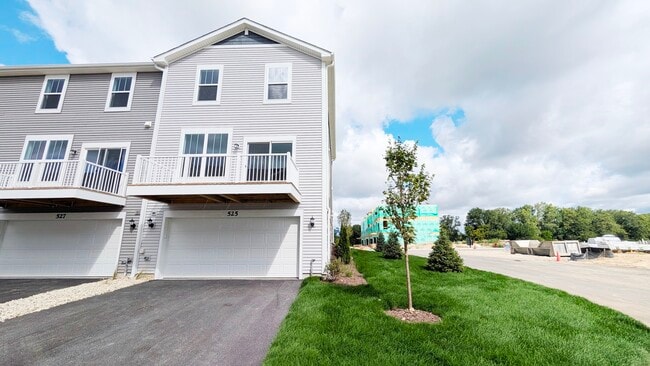 Building Photo - 525 Red Oak Cir