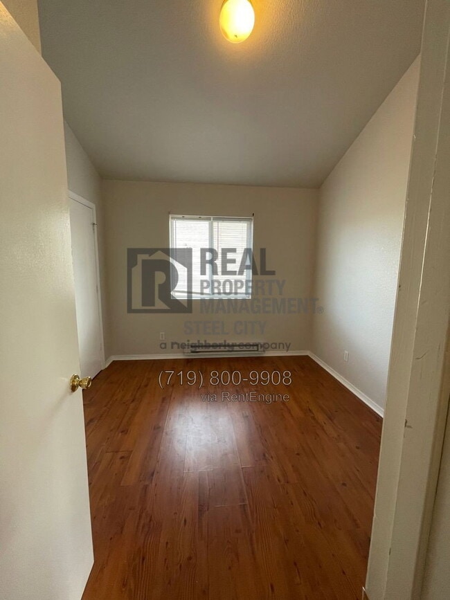 Building Photo - 1715 Oakshire Ln