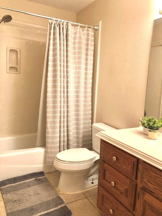 Building Photo - 106 Stony Point Ct