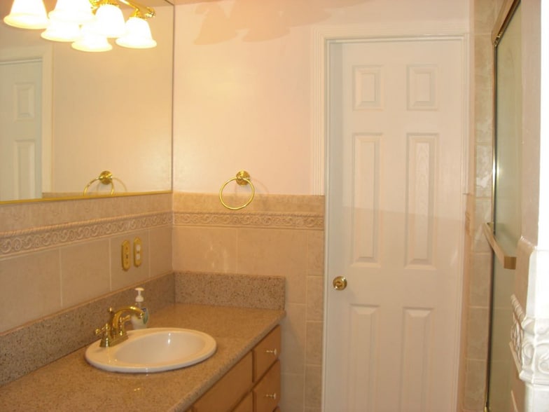 Primary Photo - 4633 Pepperwood Ave