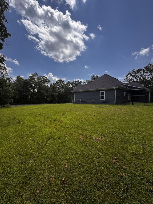 Building Photo - 12 Hobkirk Dr