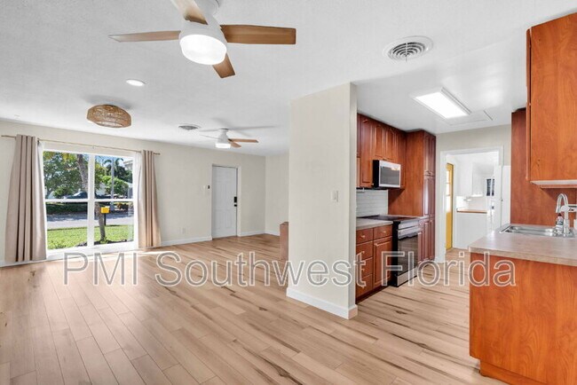 Building Photo - 3111 Bayshore Gardens Pkwy