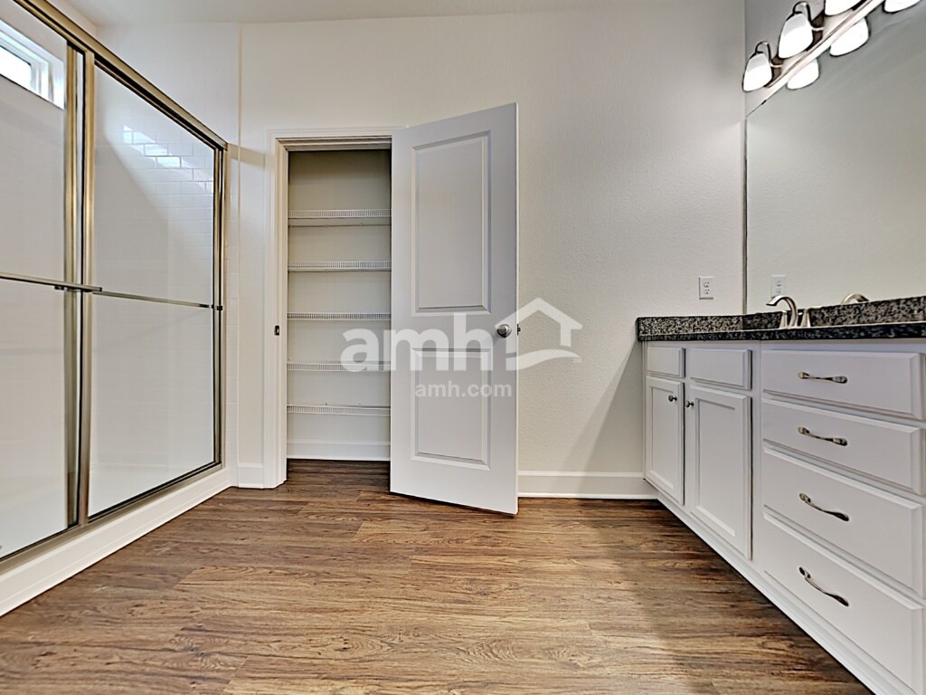 Building Photo - 5843 Hampton Creek Rd