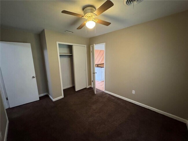 Building Photo - 5855 Woodvale Dr