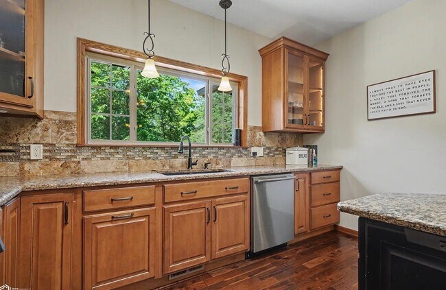 Building Photo - 2529 Bass Dr
