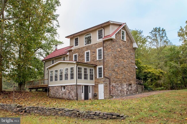 Building Photo - 2170 Daniel Bray Hwy