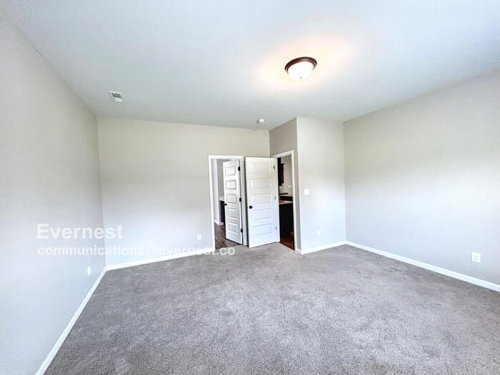 Building Photo - 118 Holly Fern Dr.