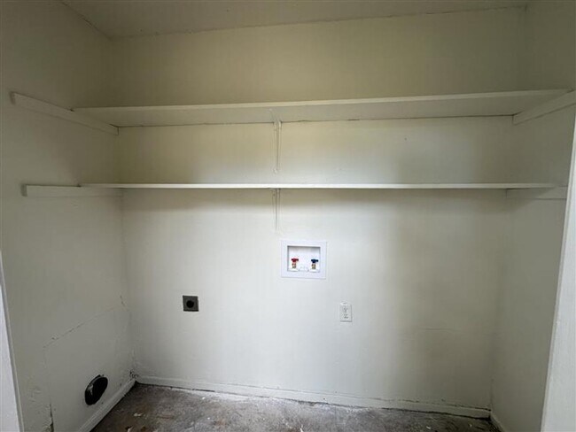 Building Photo - 8320 Cambridge Rd