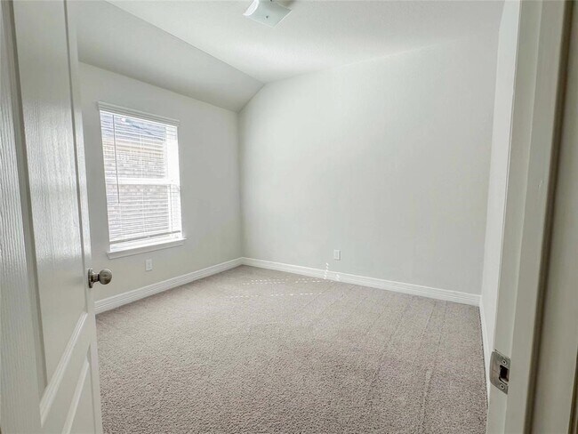 Building Photo - 27150 Grey Fox Run