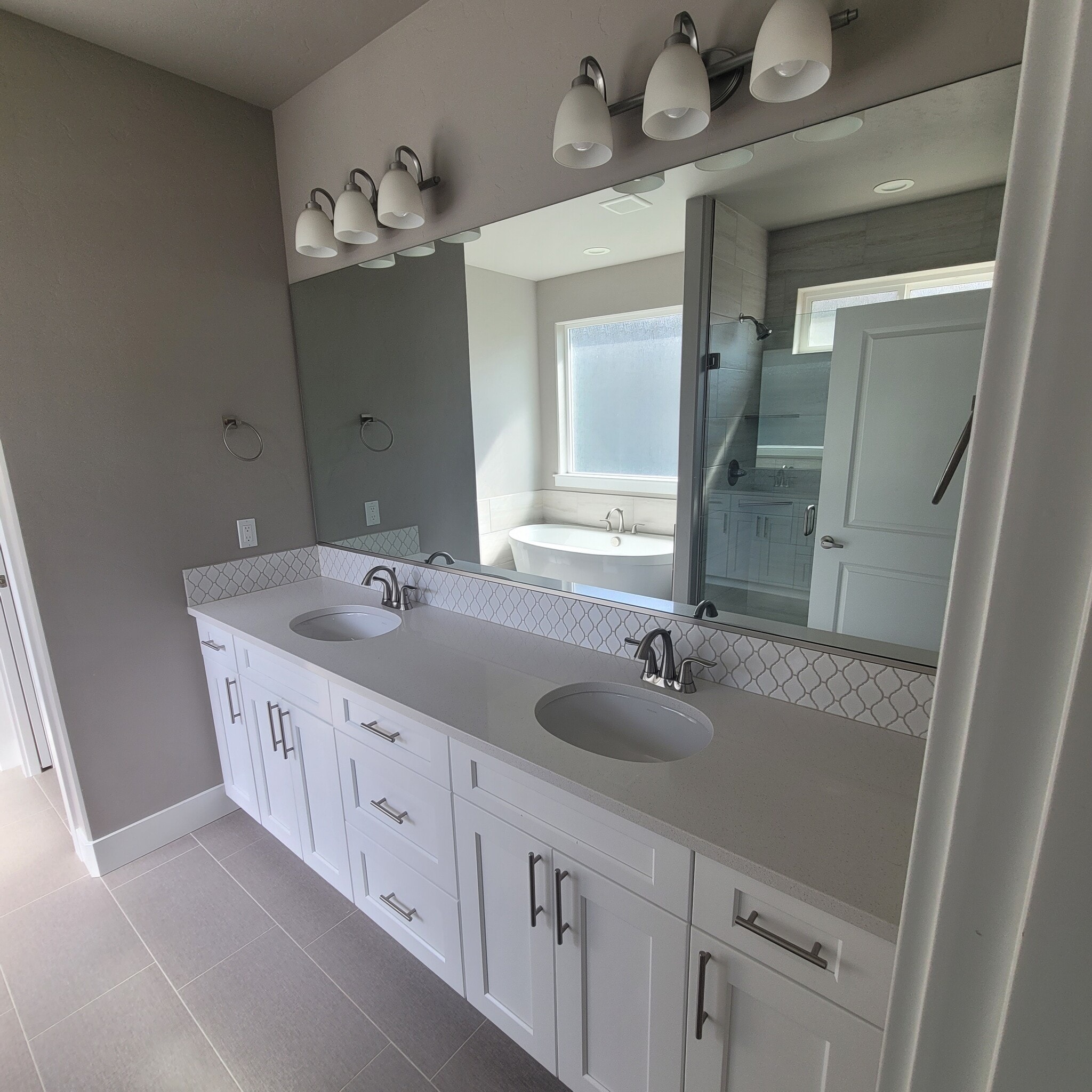 Master Bathroom - 3125 Deserthawk Lp
