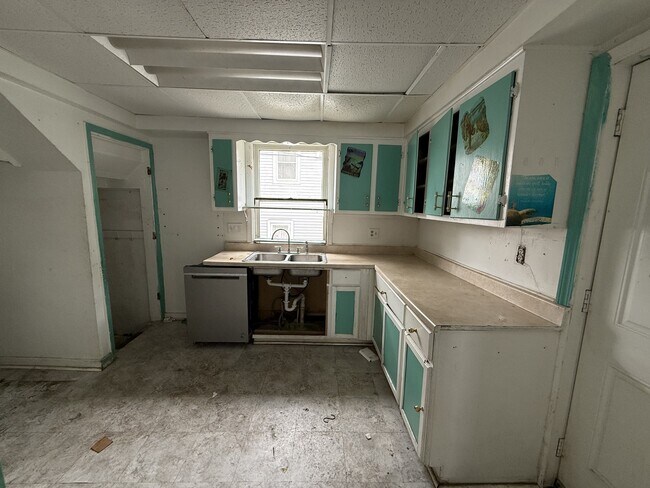 Building Photo - 4112 Caroline Ave