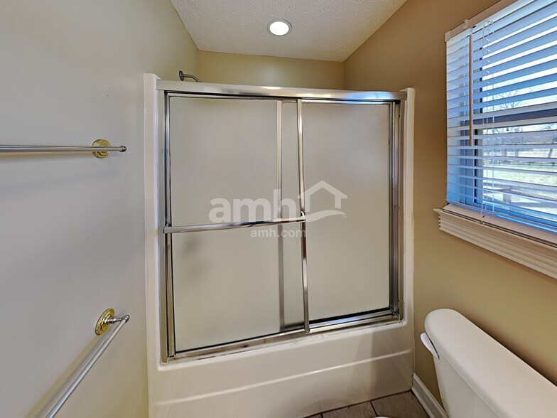 Building Photo - 305 Karlee Dr