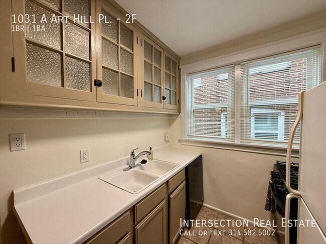 Building Photo - 1031 Art Hill Pl