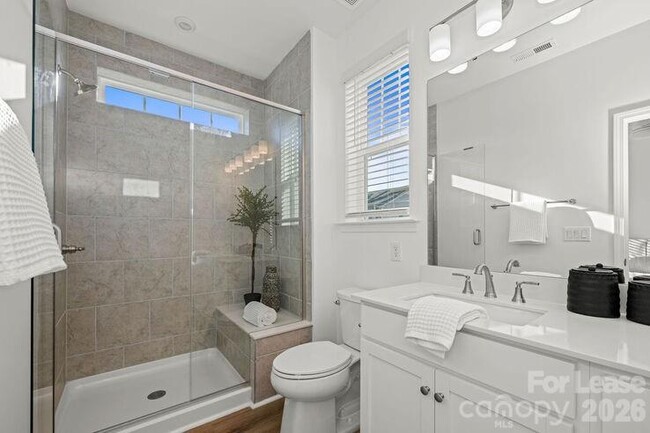 Building Photo - 1018 Fairway Green Ln