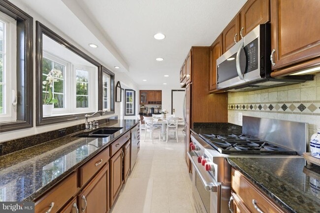 Building Photo - 15730 Vista Dr