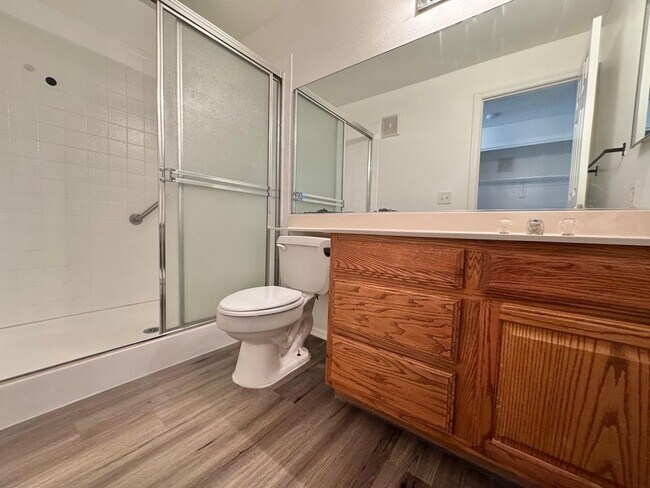 Building Photo - BEAUTIFULLY UPGRADED CONDO - SPACIOUS 2 BE...