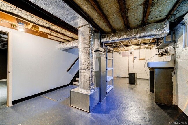 Building Photo - 351 US-209