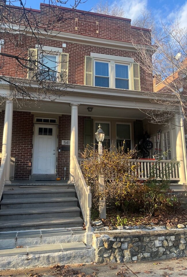 Building Photo - Charming Reynolds Ave Rental – Spacious Yard, Stylish Kitchen, Great Location