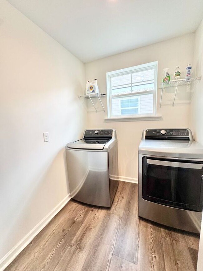 Building Photo - 28 Pomona Cir