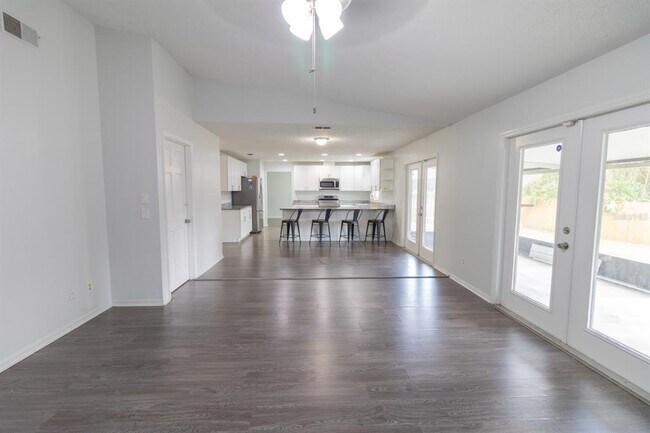 Building Photo - 603 Angelica Pl