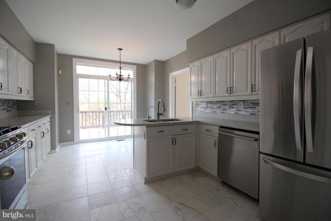 Building Photo - 6423 Little Potters Ln