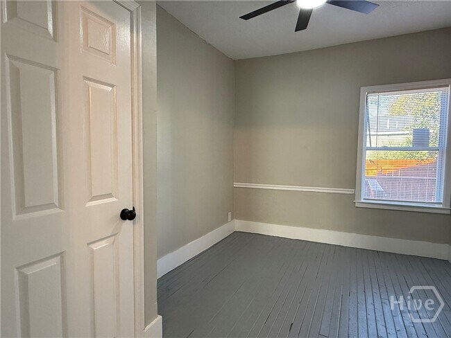 Building Photo - 728 W 39th St