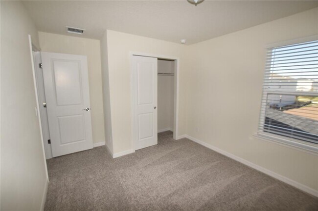 Building Photo - 5048 Holm Oak Dr