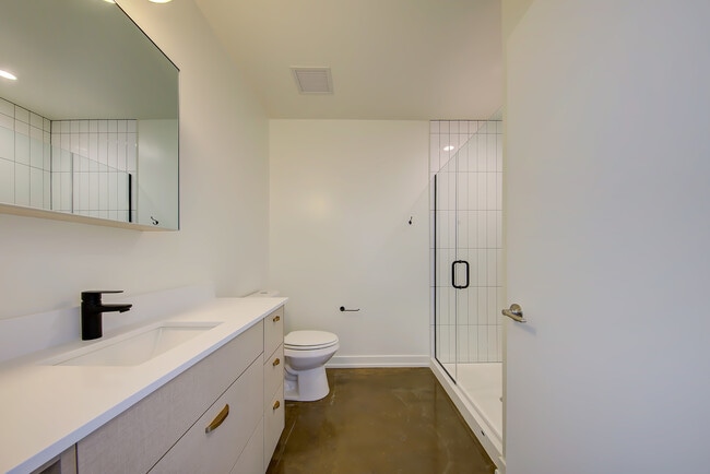 Building Photo - 1131 W Winona St