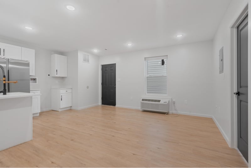 Building Photo - 86 N 7th St