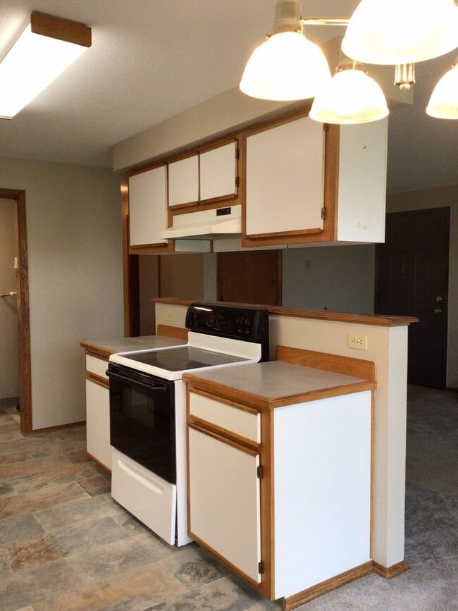 Building Photo - AVAILABLE NOW - Two Bedroom and Two Bath Duplex Unit in Bagley Downs Neighborhood