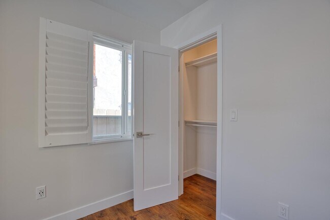 Building Photo - 1628 Thomas Ave