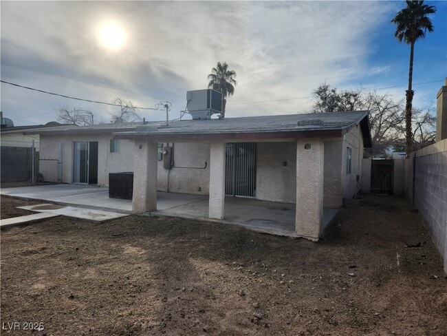 Building Photo - 609 Carpenter Dr