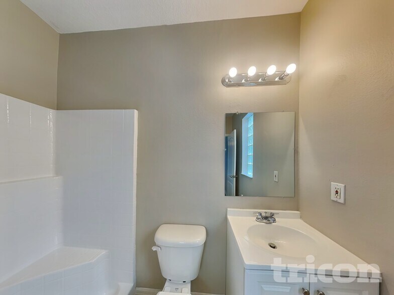 Building Photo - 435 Maple Pointe Dr