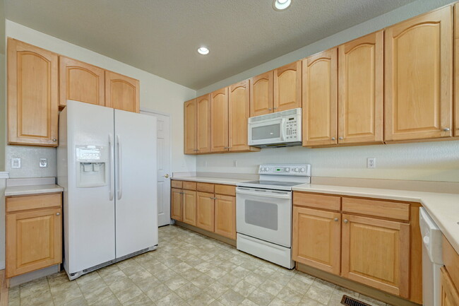 Building Photo - $2,750.00, 3 Bed, 2 Bath Ranch Style Home ...