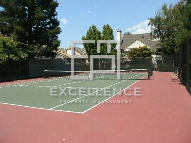 Building Photo - 2/2 Condo with 1 Car Garage, Wrap Around Patio, Fireplace, Granite Kitchen and Community Pool