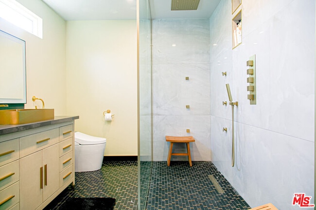 Building Photo - 5604 Shenandoah Ave