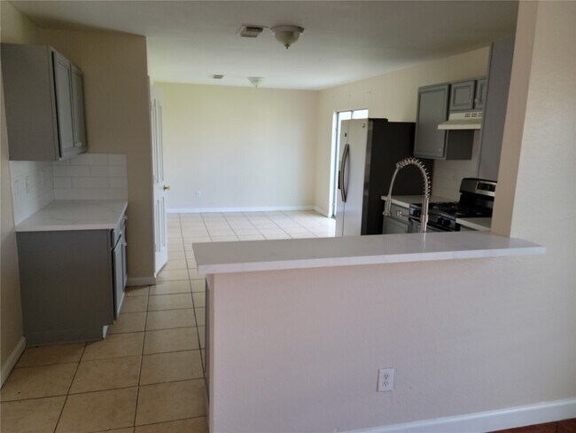 Building Photo - 7915 Summerfern Ct