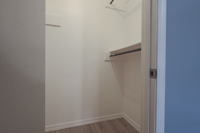 Building Photo - 10014 Stratmore Cir