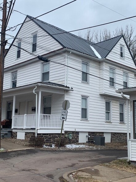 side view - 433 West St
