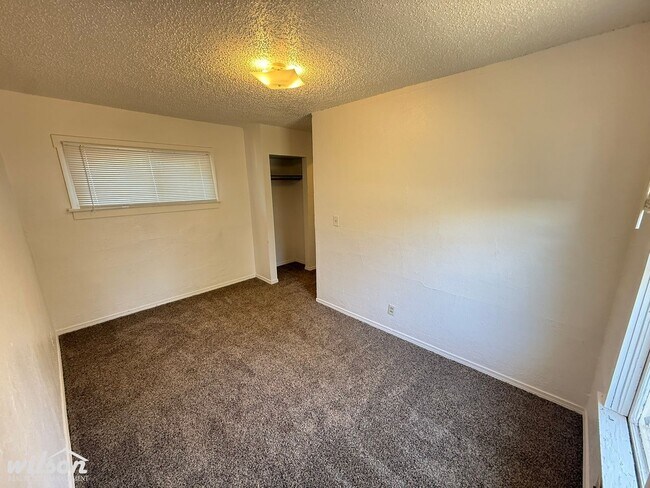 Building Photo - 912 S 10th Ave