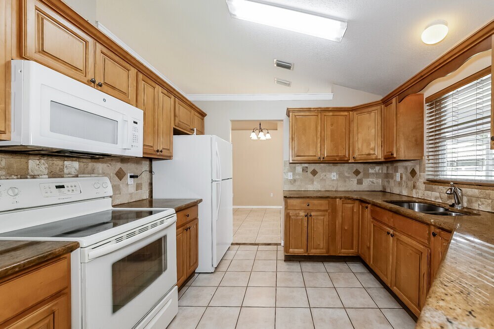 Building Photo - 6888 Mauna Loa Blvd