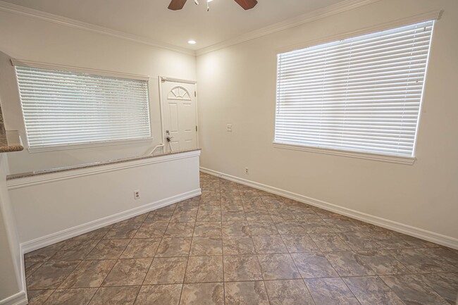 Building Photo - Reseda - 2 Bedroom Condo for Rent!