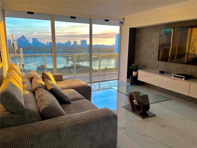 Building Photo - 3701 N Country Club Dr