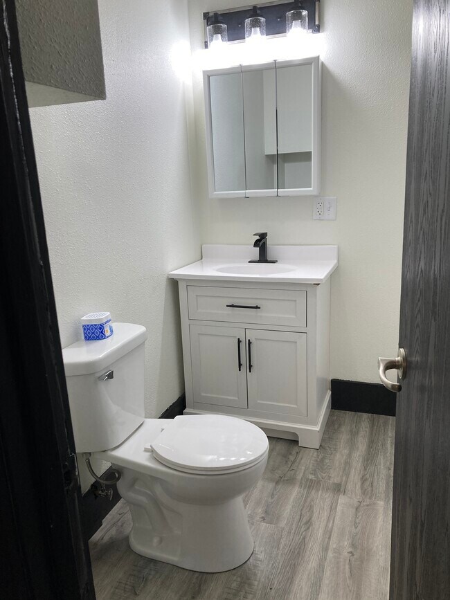 Building Photo - 1535 Bluff St