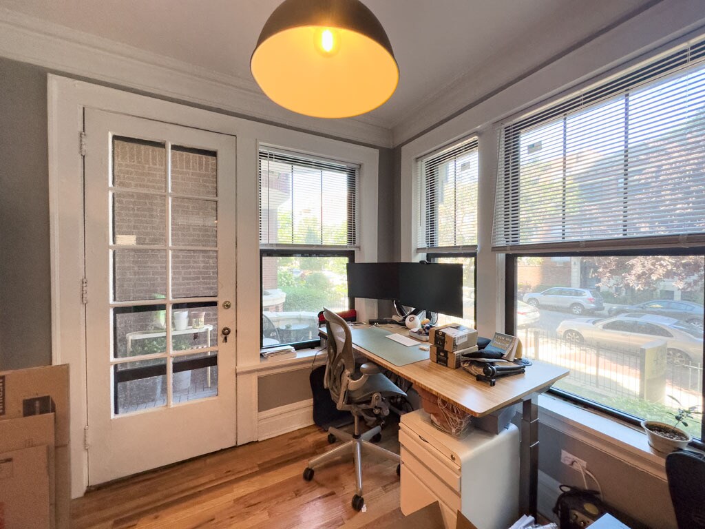 Building Photo - 441 W Melrose St