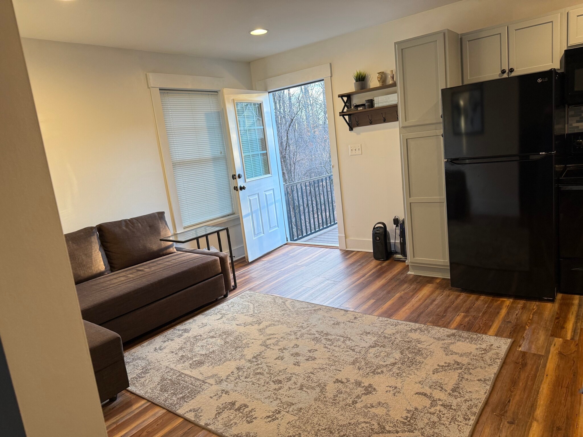 Building Photo - 116 Daisy Ln