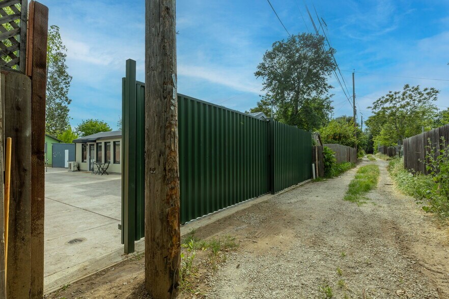 Building Photo - 3431 7th Ave