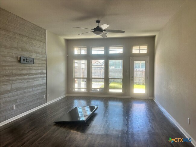 Building Photo - 1127 Kiskadee Branch Dr