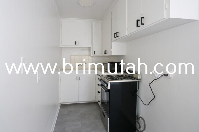 Building Photo - 950 E Millcreek Way